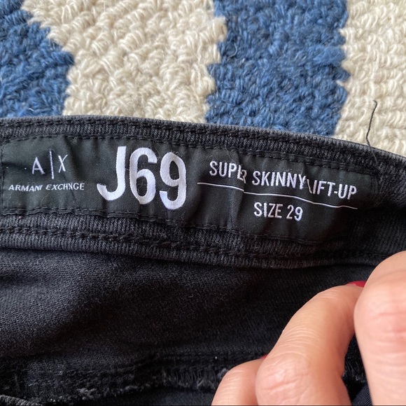 👖 ARMANI EXCHANGE SUPER SKINNY LIFT-UP BLACK WASHED DENIM SIDE FRINGE JE… - Picture 6 of 8